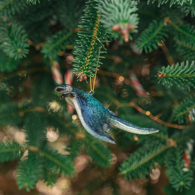Hand-Painted Beach Christmas Ornament – Coastal Tree Decoration for Ocean Lovers – Unique Nautical Ornament for Christmas Tree or Stocking Stuffer Gift (Manta Ray)