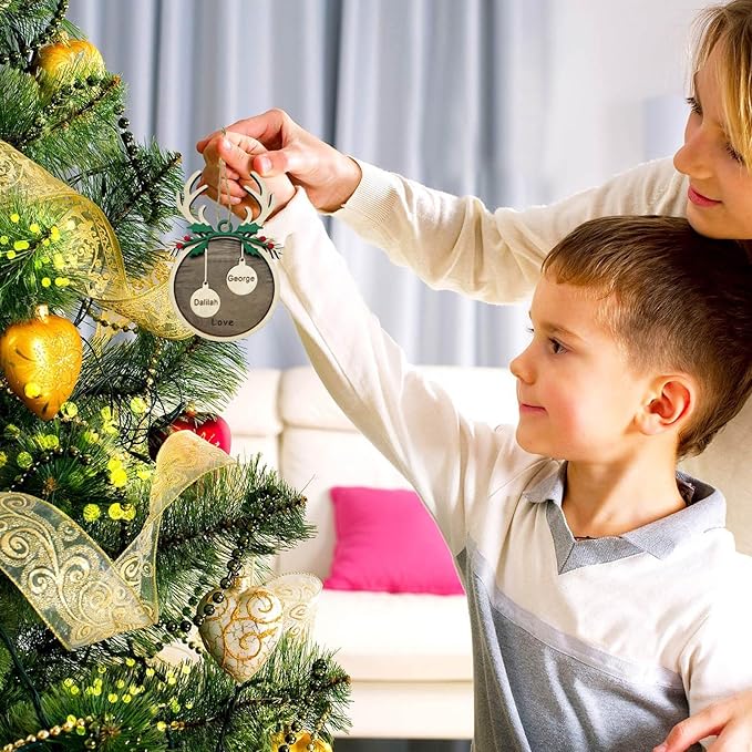 2025 Personalized Christmas Ornaments Family of 2/3/4/5/6/7/8,Custom Reindeer Christmas Wooden Ornaments Deorations with Names,Customized Xmas Ornament Tree Deorations,Personalized Xmas Gifts