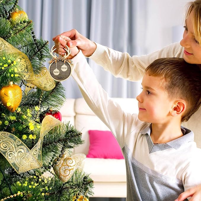2025 Personalized Christmas Ornaments Family of 2/3/4/5/6/7/8,Custom Reindeer Christmas Wooden Ornaments Deorations with Names,Customized Xmas Ornament Tree Deorations,Personalized Xmas Gifts