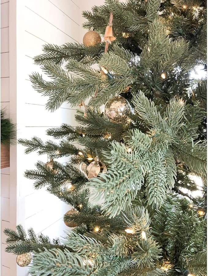 Fraser Hill Farm 7.5-Ft. Foxtail Pine Artificial Christmas Tree with White Incandescent Smart Lights and Stand, Prelit Foldable Fake Tree with Realistic Foliage for Home Decoration